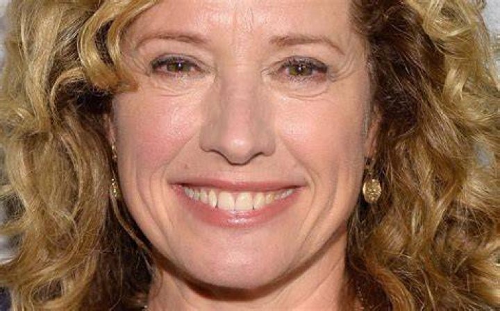 Nancy Travis Bra Size, Age, Weight, Height, Measurements